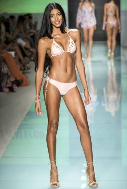 Luli Fama, pist, Miami hafta, Amerika Birleşik Devletleri - 22 Temmuz 2017 yüzmek