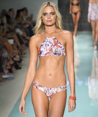 Luli Fama, pist, Miami hafta, Amerika Birleşik Devletleri - 22 Temmuz 2017 yüzmek