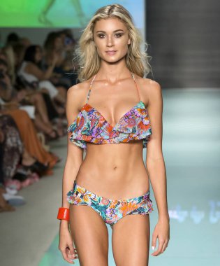 Luli Fama, pist, Miami hafta, Amerika Birleşik Devletleri - 22 Temmuz 2017 yüzmek