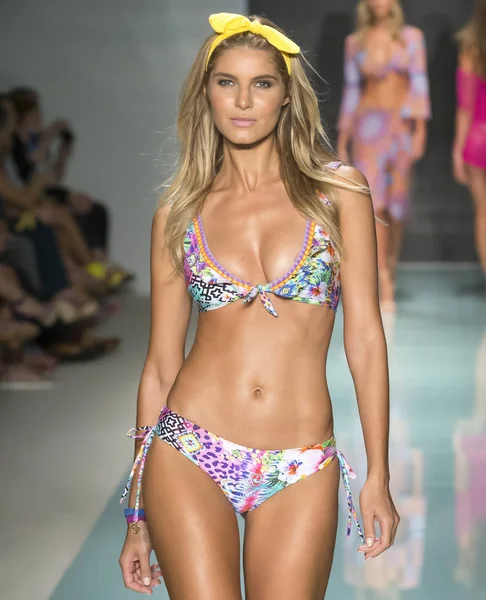 Luli Fama, pist, Miami hafta, Amerika Birleşik Devletleri - 22 Temmuz 2017 yüzmek