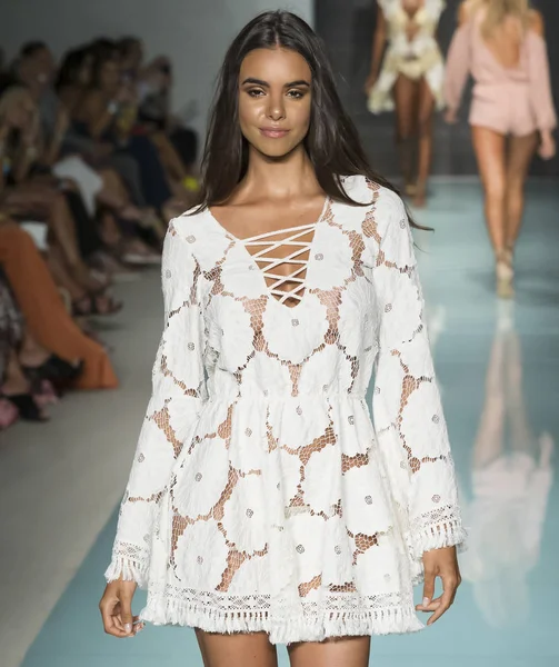 Luli Fama, pist, Miami hafta, Amerika Birleşik Devletleri - 22 Temmuz 2017 yüzmek