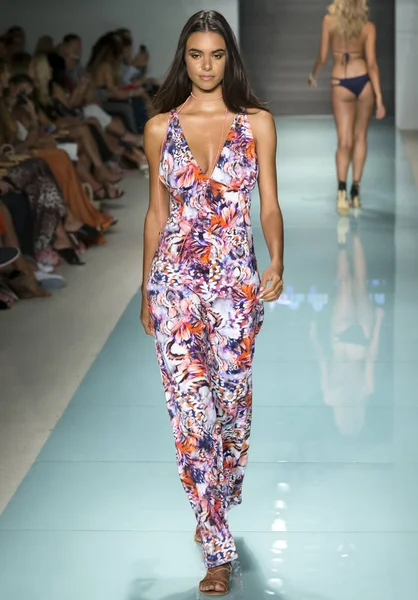 Luli Fama, pist, Miami hafta, Amerika Birleşik Devletleri - 22 Temmuz 2017 yüzmek