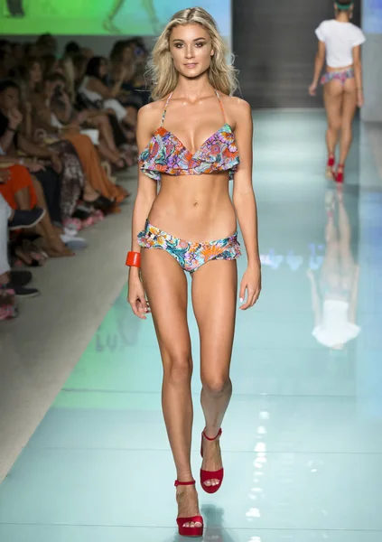 Luli Fama, pist, Miami hafta, Amerika Birleşik Devletleri - 22 Temmuz 2017 yüzmek