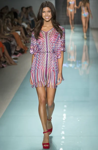 Luli Fama, pist, Miami hafta, Amerika Birleşik Devletleri - 22 Temmuz 2017 yüzmek