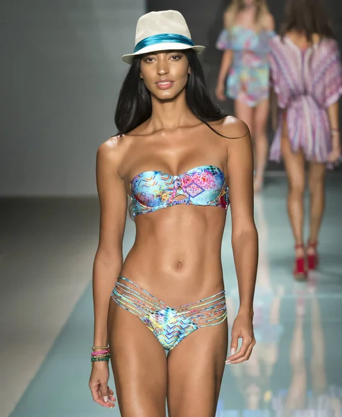 Luli Fama, pist, Miami hafta, Amerika Birleşik Devletleri - 22 Temmuz 2017 yüzmek