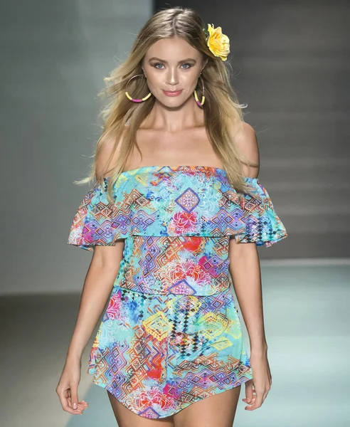 Luli Fama, pist, Miami hafta, Amerika Birleşik Devletleri - 22 Temmuz 2017 yüzmek