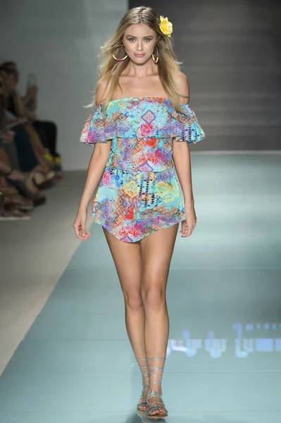 Luli Fama, pist, Miami hafta, Amerika Birleşik Devletleri - 22 Temmuz 2017 yüzmek