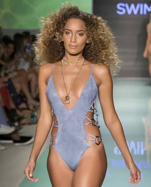 Mavi hayat, pist, Miami hafta, Amerika Birleşik Devletleri - 23 Temmuz 2017 yüzmek.