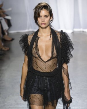 Rehberleri ve Voltaire - bahar yaz 2018, New York moda Wee göster