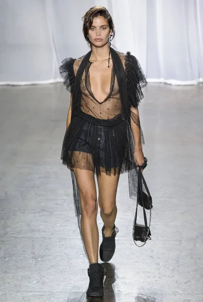 Rehberleri ve Voltaire - bahar yaz 2018, New York moda Wee göster