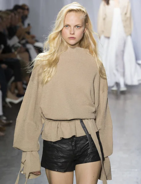 Rehberleri ve Voltaire - bahar yaz 2018, New York moda Wee göster