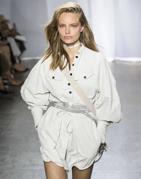 Show de Zadig & Voltaire - Verão de primavera 2018, New York Fashion Wee — Fotografia de Stock