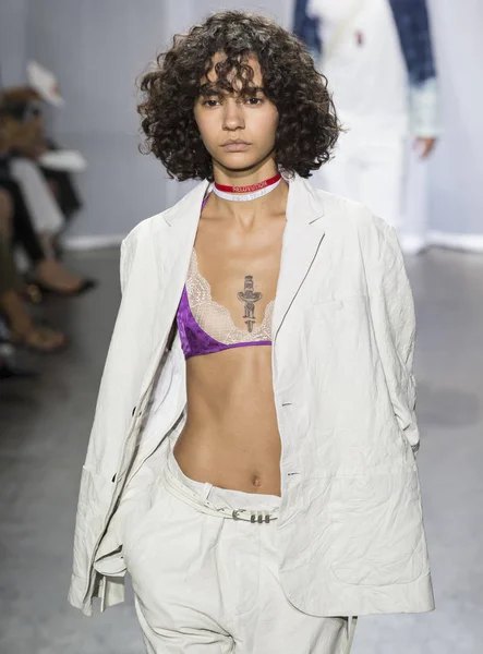 Rehberleri ve Voltaire - bahar yaz 2018, New York moda Wee göster