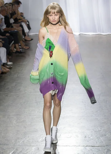 Rehberleri ve Voltaire - bahar yaz 2018, New York moda Wee göster