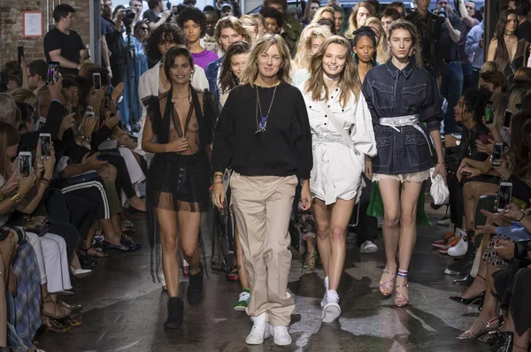 Rehberleri ve Voltaire - bahar yaz 2018, New York moda Wee göster