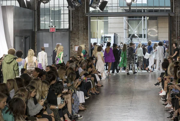 Rehberleri ve Voltaire - bahar yaz 2018, New York moda Wee göster