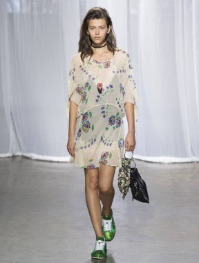 Rehberleri ve Voltaire - bahar yaz 2018, New York moda Wee göster