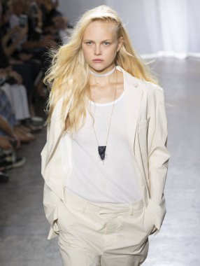 Rehberleri ve Voltaire - bahar yaz 2018, New York moda Wee göster