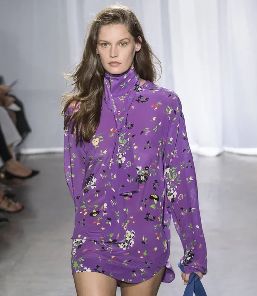 Rehberleri ve Voltaire - bahar yaz 2018, New York moda Wee göster