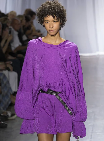 Rehberleri ve Voltaire - bahar yaz 2018, New York moda Wee göster