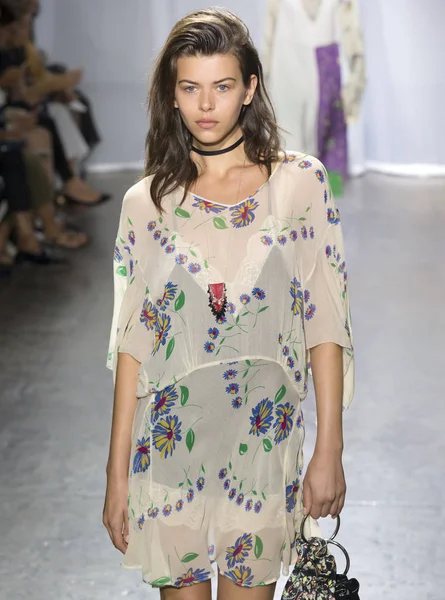 Rehberleri ve Voltaire - bahar yaz 2018, New York moda Wee göster