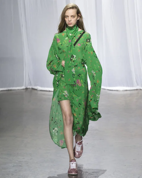 Rehberleri ve Voltaire - bahar yaz 2018, New York moda Wee göster