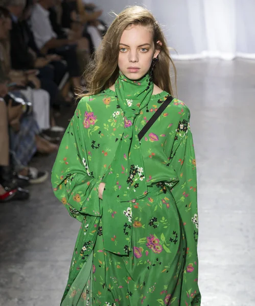 Rehberleri ve Voltaire - bahar yaz 2018, New York moda Wee göster