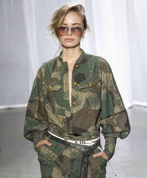 Rehberleri ve Voltaire - bahar yaz 2018, New York moda Wee göster