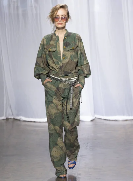 Rehberleri ve Voltaire - bahar yaz 2018, New York moda Wee göster