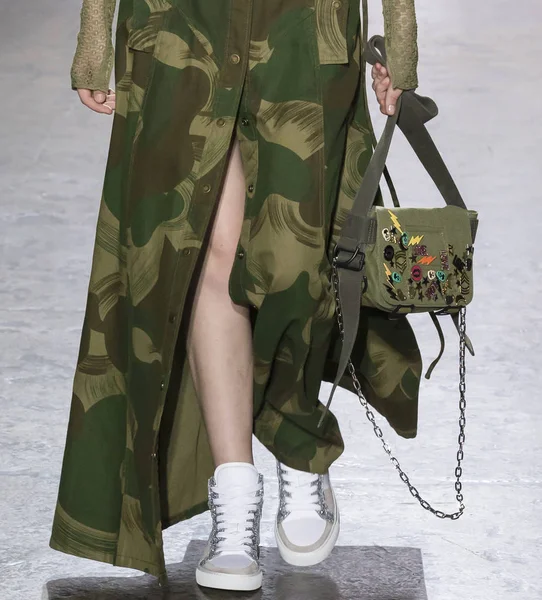 Rehberleri ve Voltaire - bahar yaz 2018, New York moda Wee göster