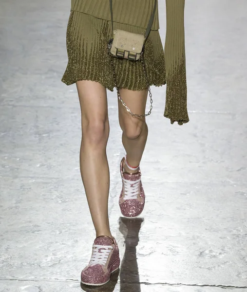 Rehberleri ve Voltaire - bahar yaz 2018, New York moda Wee göster