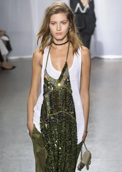 Rehberleri ve Voltaire - bahar yaz 2018, New York moda Wee göster