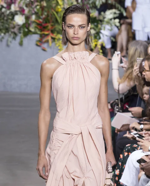 Jason Wu show - bahar yaz 2018, New York Moda Haftası