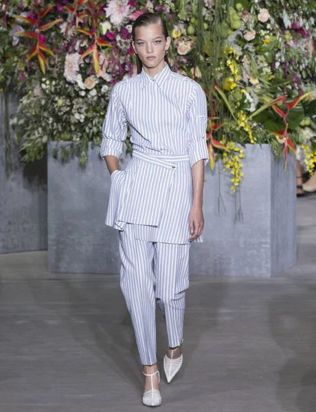 Jason Wu Pokaż - wiosna lato 2018, New York Fashion Week — Zdjęcie stockowe