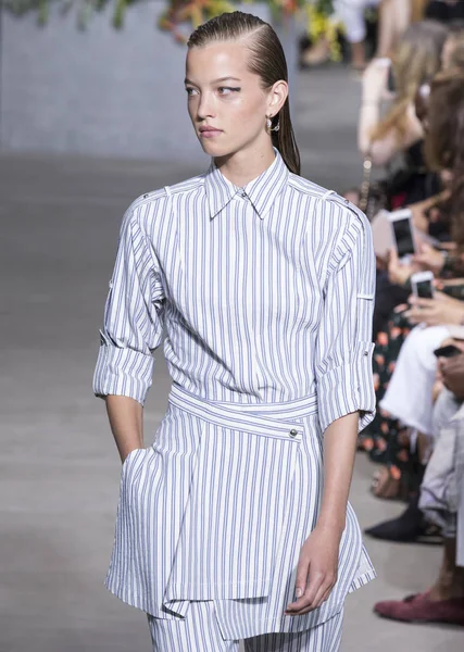 Jason wu show - frühling sommer 2018, new york fashion week — Stockfoto