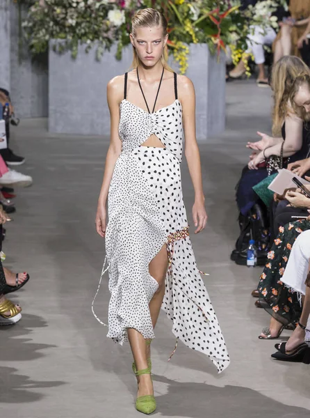 Show de Jason Wu - Primavera Verano 2018, Semana de la Moda de Nueva York — Foto de Stock