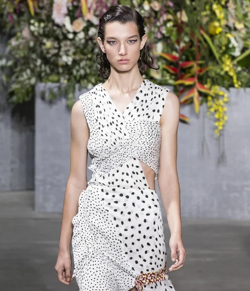 Jason Wu show - bahar yaz 2018, New York Moda Haftası