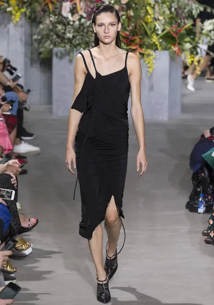 Jason Wu show - bahar yaz 2018, New York Moda Haftası