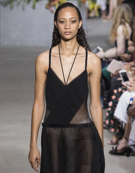 Show de Jason Wu - Primavera Verano 2018, Semana de la Moda de Nueva York — Foto de Stock