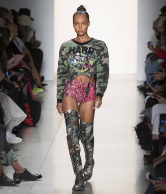 Jeremy Scott show - bahar yaz 2018, New York Moda Haftası