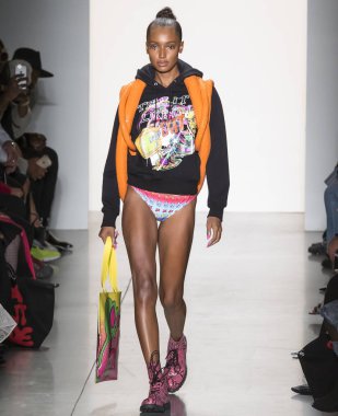 Jeremy Scott show - bahar yaz 2018, New York Moda Haftası