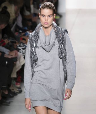 Jeremy Scott show - bahar yaz 2018, New York Moda Haftası