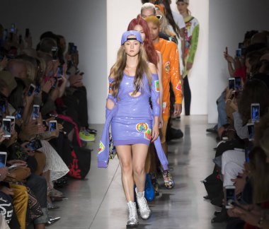 Jeremy Scott show - bahar yaz 2018, New York Moda Haftası