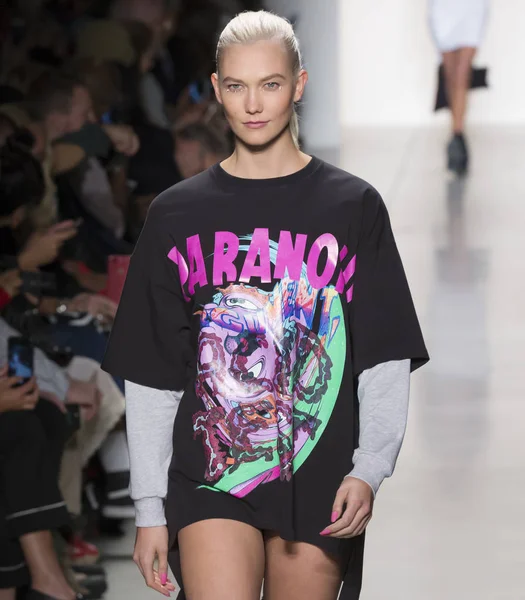 Jeremy Scott show - våren sommaren 2018, New York Fashion Week — Stockfoto