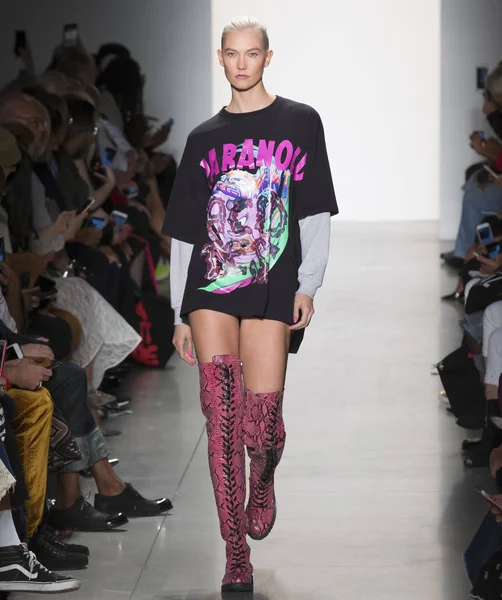 Jeremy Scott show - våren sommaren 2018, New York Fashion Week — Stockfoto