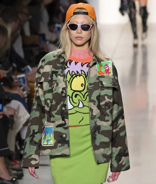 Jeremy Scott show - bahar yaz 2018, New York Moda Haftası