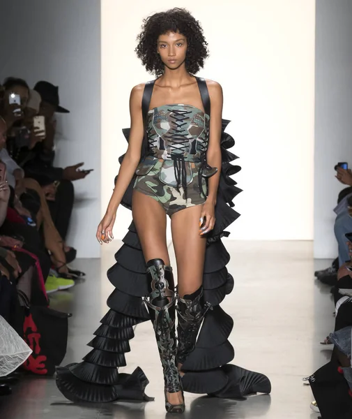 Jeremy Scott show - bahar yaz 2018, New York Moda Haftası