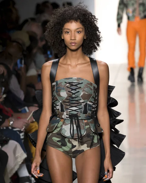 Jeremy Scott show - bahar yaz 2018, New York Moda Haftası