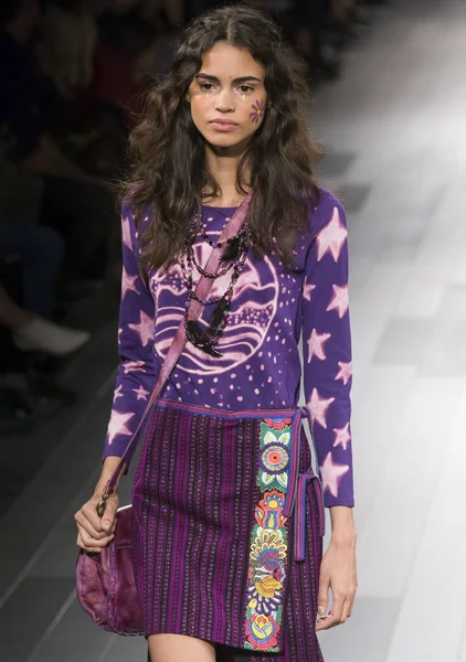 Anna Sui show - jaro léto 2018, New York Fashion Week — Stock fotografie