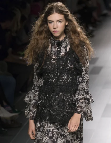 Anna Sui Pokaż - wiosna lato 2018, New York Fashion Week — Zdjęcie stockowe